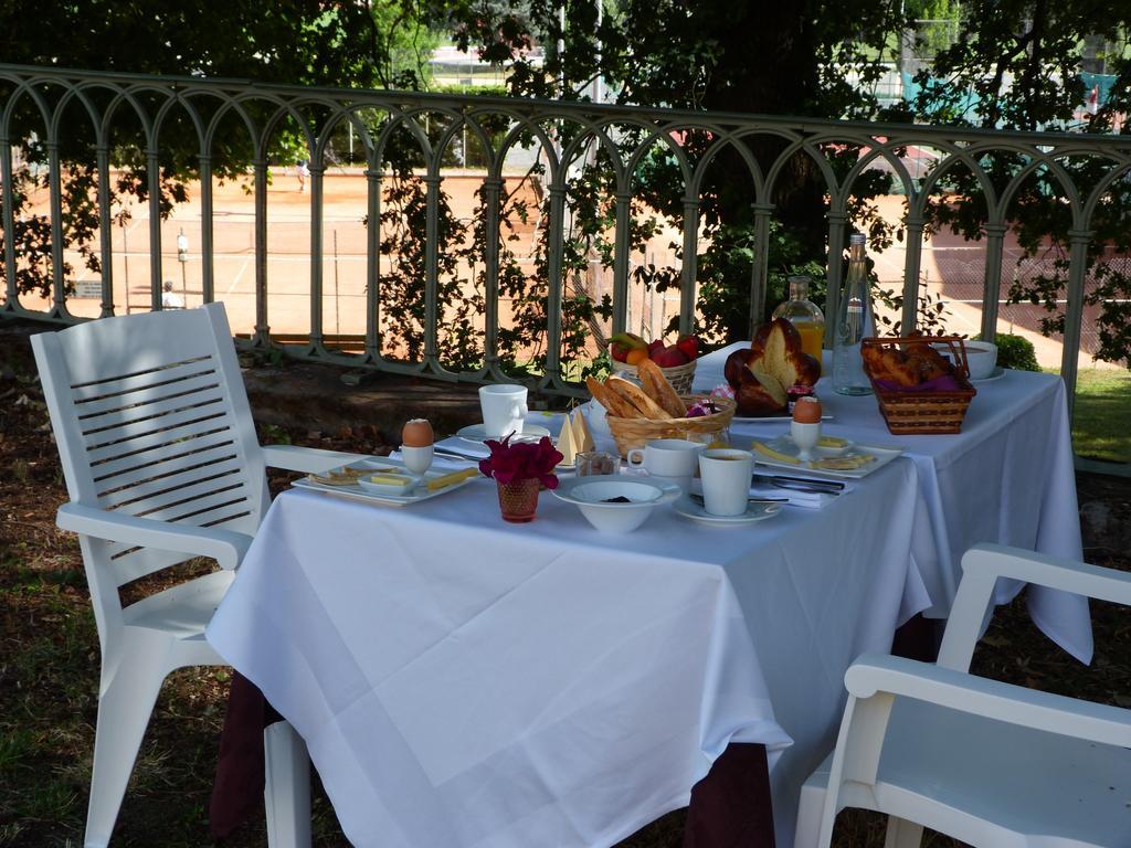 Logis Hotel Restaurant La Tour De Ciron Carmaux Экстерьер фото