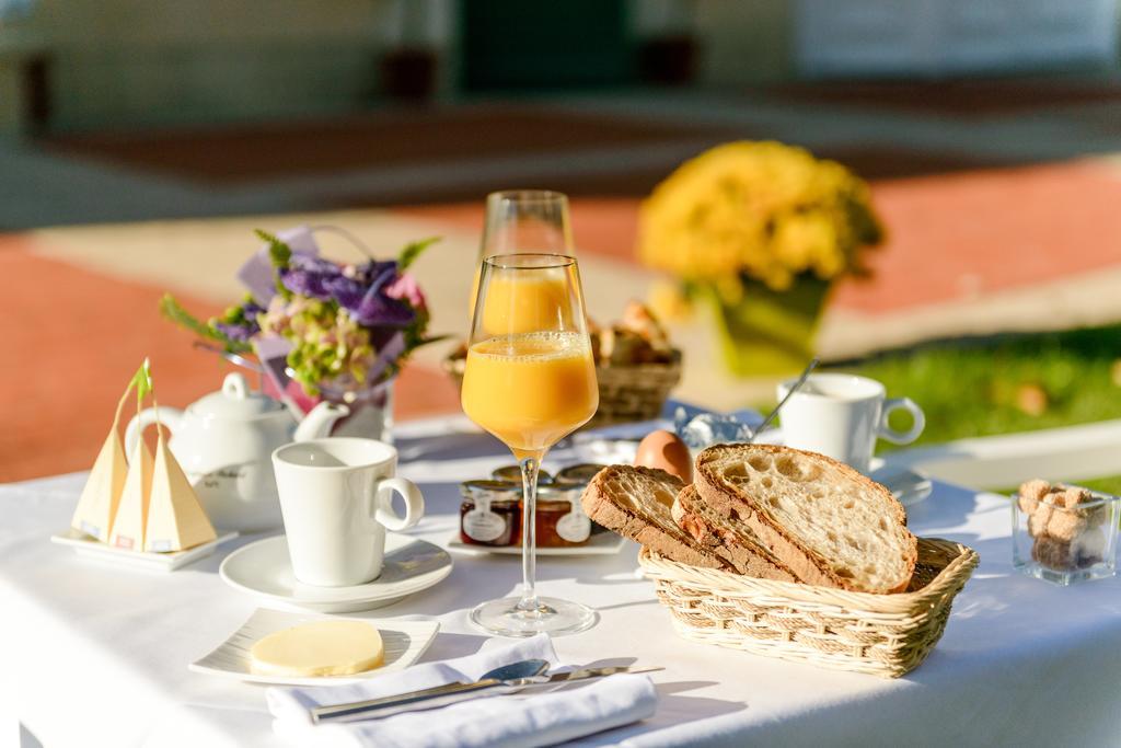 Logis Hotel Restaurant La Tour De Ciron Carmaux Экстерьер фото