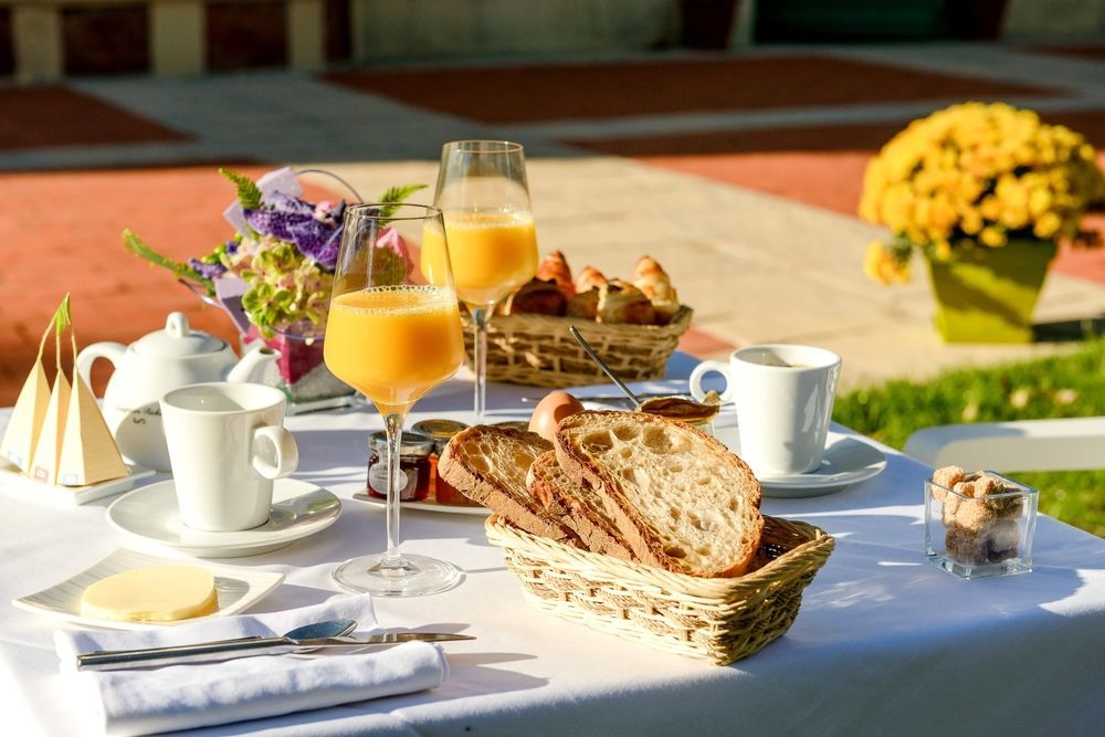 Logis Hotel Restaurant La Tour De Ciron Carmaux Экстерьер фото